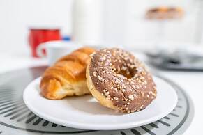 Chic Pop Apartment in Livorno