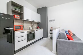 Chic Pop Apartment in Livorno