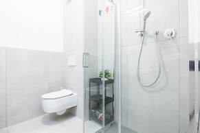 Chic Pop Apartment in Livorno