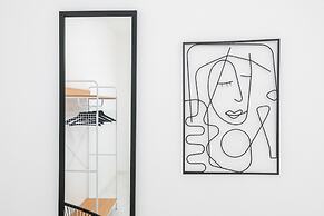 Chic Pop Apartment in Livorno