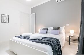 Chic Pop Apartment in Livorno