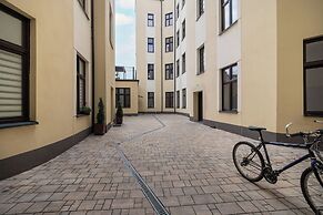 Cozy Studio in Łódź by Renters