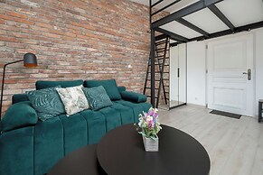 Cozy Studio in Łódź by Renters