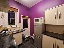 House-sleeps4-parking-garden