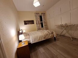 House-sleeps4-parking-garden