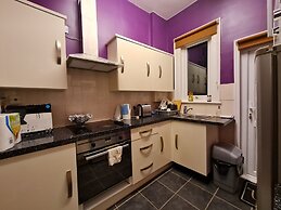 House-sleeps4-parking-garden