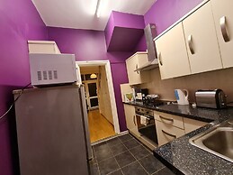 House-sleeps4-parking-garden