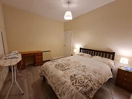 House-sleeps4-parking-garden