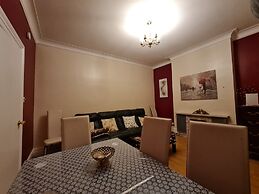 House-sleeps4-parking-garden