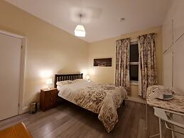 House-sleeps4-parking-garden