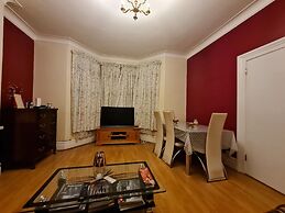 House-sleeps4-parking-garden