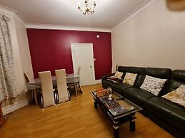 House-sleeps4-parking-garden