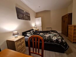 House-sleeps4-parking-garden