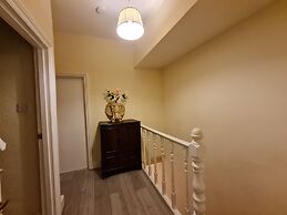 House-sleeps4-parking-garden