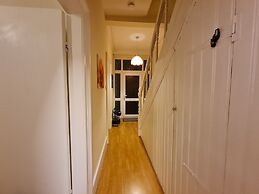 House-sleeps4-parking-garden