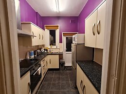 House-sleeps4-parking-garden