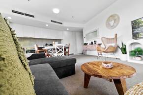 Coastal Harbour Lights -pool Gym Prime Location