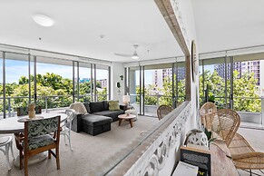 Coastal Harbour Lights -pool Gym Prime Location