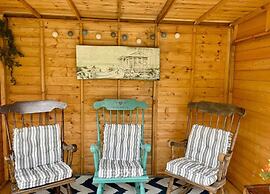 Stunning 4 Bed Pet Friendly Cottage With Hot Tub