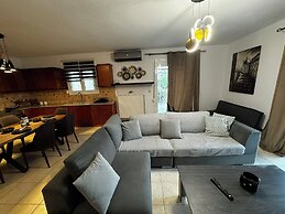 Skiathos Center Stylish 2 Bd w Balcony