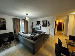 Skiathos Center Stylish 2 Bd w Balcony