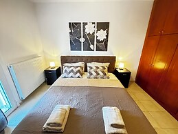 Skiathos Center Stylish 2 Bd w Balcony