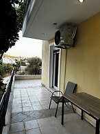 Skiathos Center Stylish 2 Bd w Balcony