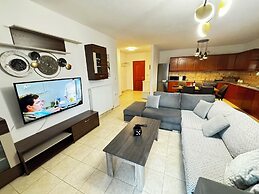 Skiathos Center Stylish 2 Bd w Balcony