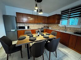 Skiathos Center Stylish 2 Bd w Balcony