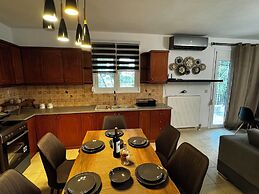 Skiathos Center Stylish 2 Bd w Balcony