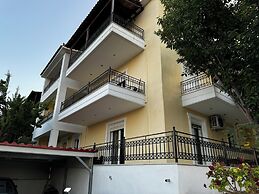 Skiathos Center Stylish 2 Bd w Balcony