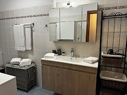 Skiathos Center Stylish 2 Bd w Balcony