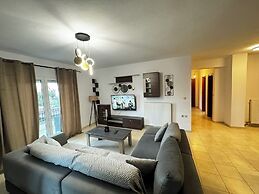 Skiathos Center Stylish 2 Bd w Balcony