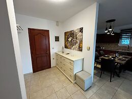 Skiathos Center Stylish 2 Bd w Balcony