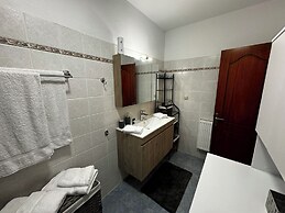 Skiathos Center Stylish 2 Bd w Balcony