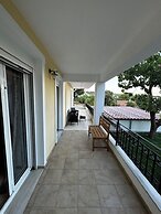 Skiathos Center Stylish 2 Bd w Balcony