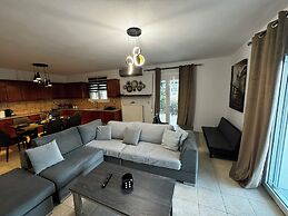 Skiathos Center Stylish 2 Bd w Balcony