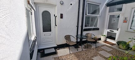 The Hideaway/cottage Feel/patio/central/parking