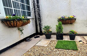 The Hideaway/cottage Feel/patio/central/parking