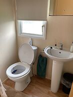 Cozy Camber Caravan 3 Bedroom Retreat With Decking