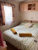 Cozy Camber Caravan 3 Bedroom Retreat With Decking