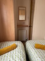 Cozy Camber Caravan 3 Bedroom Retreat With Decking