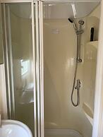 Cozy Camber Caravan 3 Bedroom Retreat With Decking