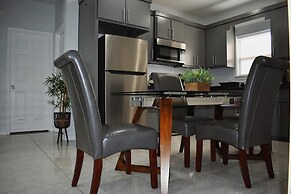 Elegant Apartment 10 min to Mercedes Outlets