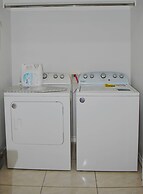 Elegant Apartment 10 min to Mercedes Outlets