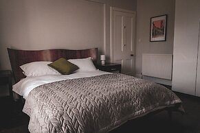 Spacious 4 Bedroom Flat in Stirling