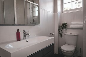 Spacious 4 Bedroom Flat in Stirling