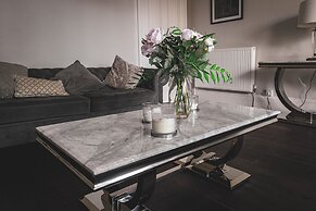 Spacious 4 Bedroom Flat in Stirling