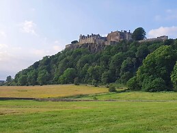 Spacious 4 Bedroom Flat in Stirling