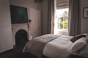 Spacious 4 Bedroom Flat in Stirling